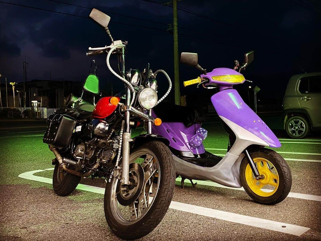 よもぎのインスタグラム：「初の視聴者さんとツーリング🛵🛵 マグナかっこよすぎる💜 50ccのギア車はじめて乗せてもらった！！！  #原付 #バイク #ツーリング #50cc #motorcycle」
