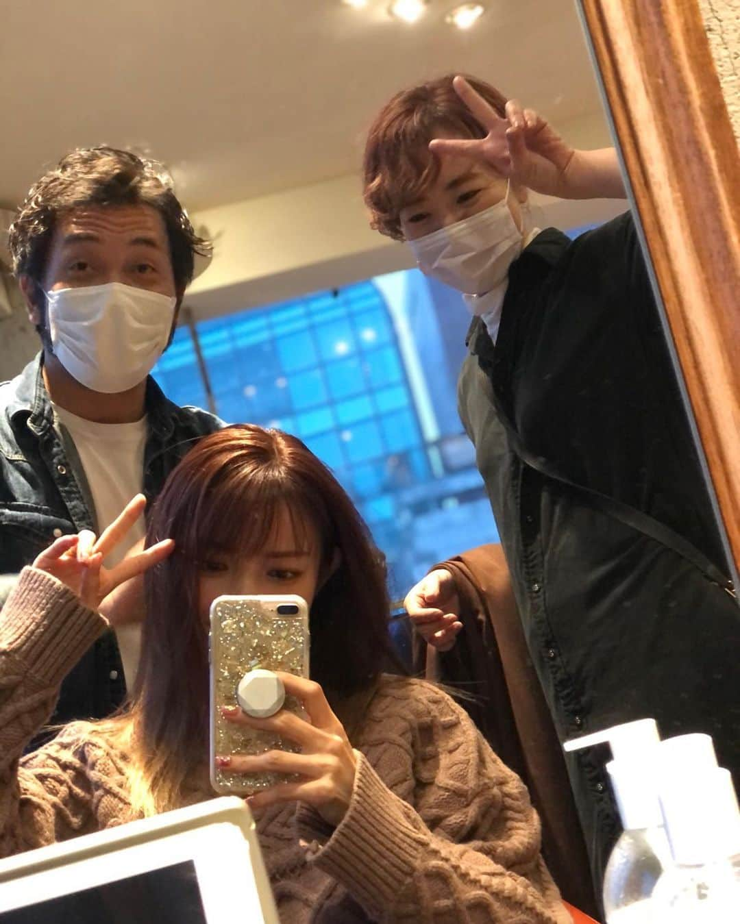 後藤真希さんのインスタグラム写真 - (後藤真希Instagram)「ヘアカラーメンテでした！😝 今回も前回同様ピンク系💕 毛先のハイトーン部分のグラデがオシャレなんだ😍 晴れてる時また撮るね(๑´ڡ`๑)  あと、今日はデジタル写真集の発売とネットサイン会の開催が発表されました！ 皆さんもうチェックしてくれましたか？ 詳しくはストーリーズからチェックしてみてくださいね😆  #vicca #神宮前 #中澤さんとアオコさん #ヘアカラーピンク #デジタル写真集 #ネットサイン会 #詳しくはストーリーズを見てみてね」3月13日 19時48分 - goto_maki923