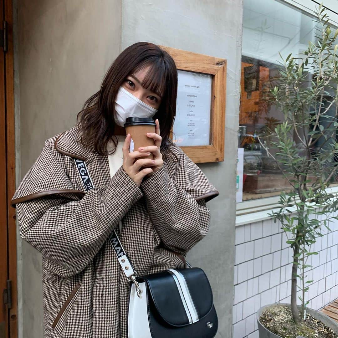 山田寿々のインスタグラム：「カフェデート☕️❤️ ココアがすきです #カフェ #カフェ巡り #ココア #コーヒー」