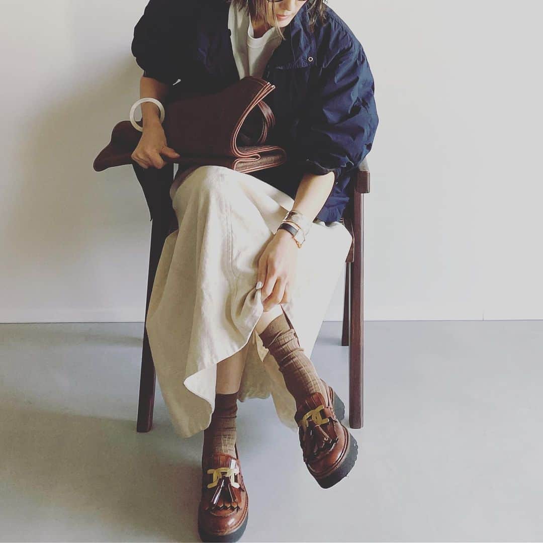 坪田あさみのインスタグラム：「. マリソルオンライン連載第28回UPされています😊 今回は端境期ならではの春冷え対策ソックスについて。 よかったらご覧ください🙌🏼 . プロフィール、ストーリーズから飛べます。  #アラフォー#アラサー#アラフォーコーデ #アラサーコーデ #お仕事コーデ #アラフォーol #アラサーol #あらふぃふ #アラフィー　#アラフィーコーデ #アラフィフコーデ#40代ファッション #40代コーデ　#30代ファッション　#30代コーデ　#50代ファッション#50代コーデ #大人コーデ #大人カジュアル」