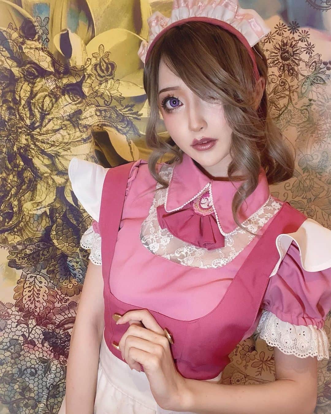 のインスタグラム：「どっちのメイドさんがすき？  明日はこのピンクのメイド服で一日店長します🎀ご帰宅お待ちしてます♡  https://twitter.com/chamomile_chami/status/1370639897950785537?s=21 #一日店長 #イベント #お知らせ #待ってます #秋葉原」