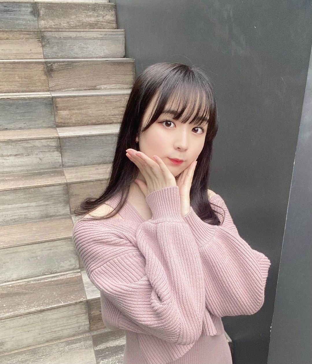 高田もものインスタグラム：「. 明日はポップアップストア最終日です！！ . 最終日にイベントもあるので是非🍑 . 詳しくは公式Twitterを見てみてね👀🤍 . かしこ . #高田もも #かしこってなに #かしこ #あいどる #アイドル #japaneseidol #idol #かみやど #ひらがなかみやど #instagood #instagram #mercuryduo #pink #ニットコーデ #ニットワンピース #ミスid #ミスid2021 #巻き髪 #前髪」