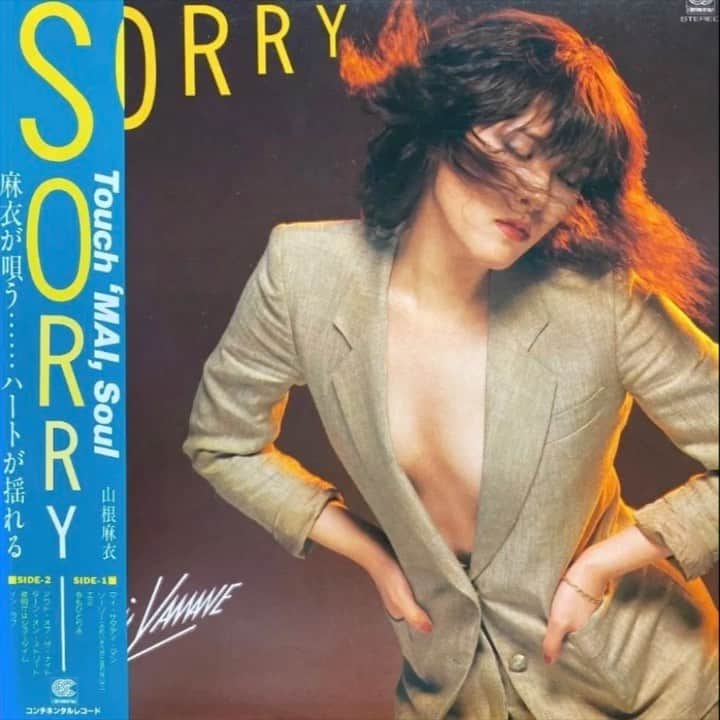 荒井 結生 Yuki Araiのインスタグラム：「「OUT OF THE NIGHT」山根麻衣 (1981)  ガラスを越えて きらめく 光と影は いつもとちがうものだわ Change, 何かが変わる 確かな時をみたわ とても近く  そう 私の中でうずまく 流れは あなたに ここに 止めたい 今すぐ  作詞:Funky Chick 作曲:向谷実 編曲:松下誠」