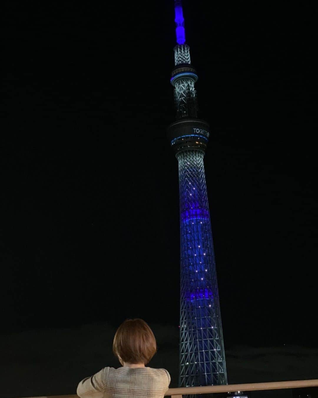 紗倉まなさんのインスタグラム写真 - (紗倉まなInstagram)「とんでもなく幸せなロケをしてきました。赤い東京も青い東京も好き。」3月13日 23時09分 - sakuramanateee
