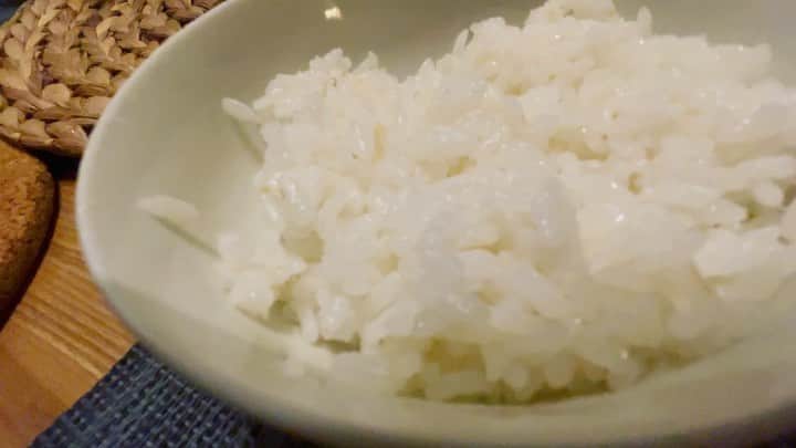 Duncanのインスタグラム：「每次都被玉兔餵得飽飽的，今天吃了三碗飯快食物昏迷了好爽🤤 . @bellayutu always feeds us so well. Had 3 bowls of rice today and it feels so good I’m having a food coma. . #friends #dinner #foodcoma #無限支持玉兔做私廚 #cook #taiwan #illustrator #2021 #life #duncan #當肯 #duncandesign」