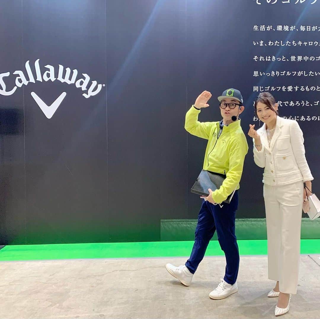 のインスタグラム：「⛳️JGF2021 会場でたくさんの知り合いの方々にお会いできるのも楽しみの一つ♪ キャロウェイ ブースでは毎年、黒田カントリークラブさんがMCで大活躍です♪😉今年はYouTubeで会場に来られなくてもたくさん生中継しているので自宅にいても楽しめるようになっています✨ ファッションショーのMCは最近よくラウンドしているゆいこちゃん❥ まいまいも遊びに来てくれました❣写真もありがとう😘 明日も14時からトークショーお楽しみに♪」