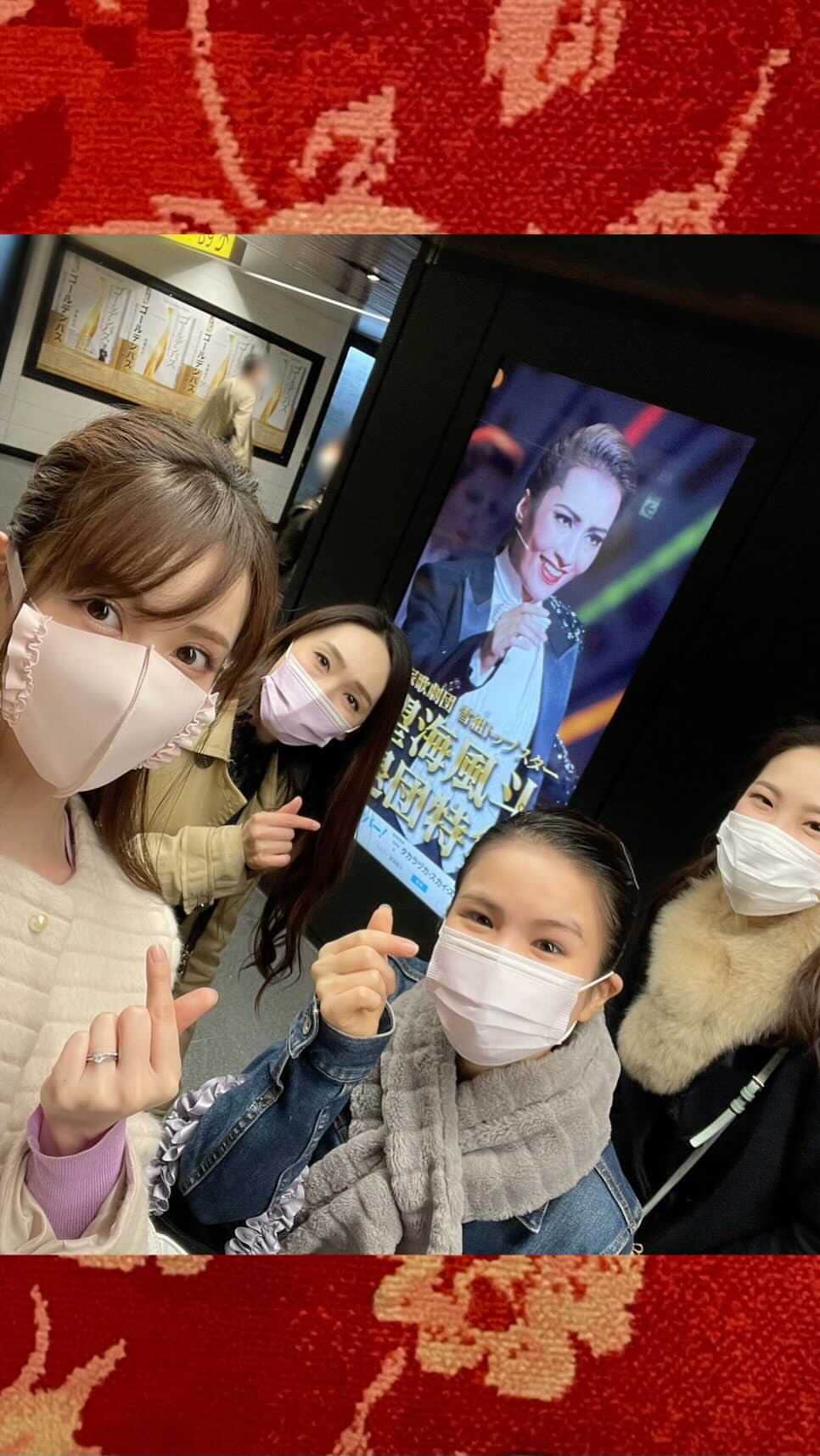 瀬戸早妃のインスタグラム：「突然始まる撮影会や寸劇…(笑)✨ 一日中笑いが止まらなかった😫  宝塚が結んでくれた この素敵なご縁に感謝❤🌹💫  #宝塚 #のぞさま #望海風斗 さま #雪組 #日比谷 #有楽町 #銀座 #のぞさまジャック #コンプリート」