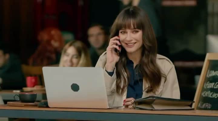 Sedef Avciのインスタグラム：「Biz çekerken çok eğlendik. Yarın akşam saat 20.00 ‘de @startv de @menajerimiaradizi nde buluşmak üzere.🥰」