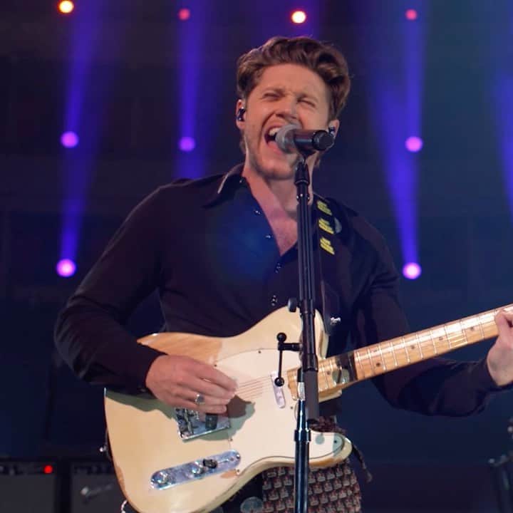 ナイル・ホーランのインスタグラム：「Couldn’t celebrate the album anniversary without a little Small Talk now could we ? Watch the performance from the Royal Albert Hall show now on YouTube」