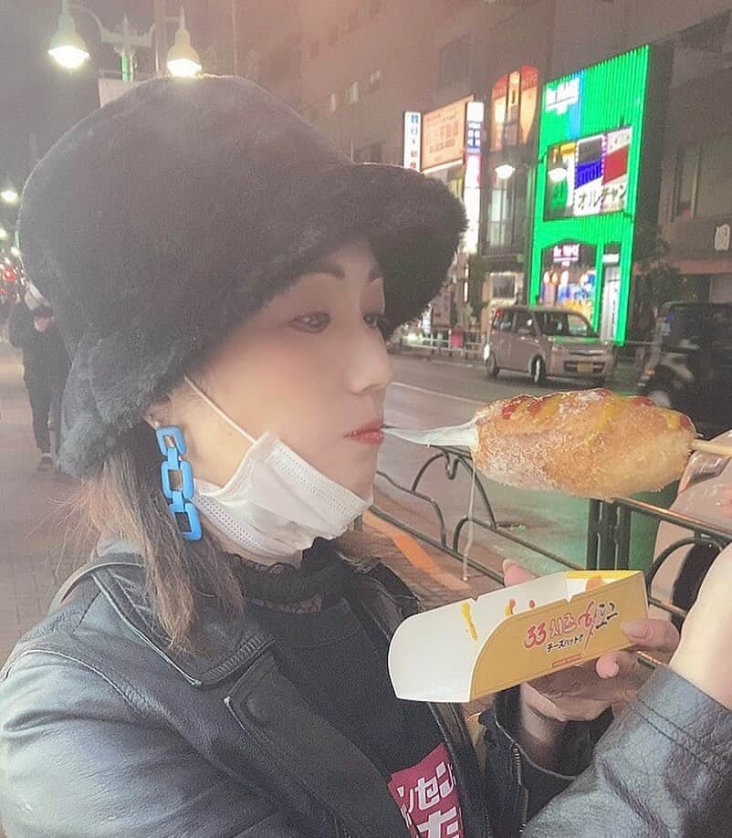 甘乃つばき（吉瀬菜々子）のインスタグラム：「チーズホットク食べながらお店並んだ！w」