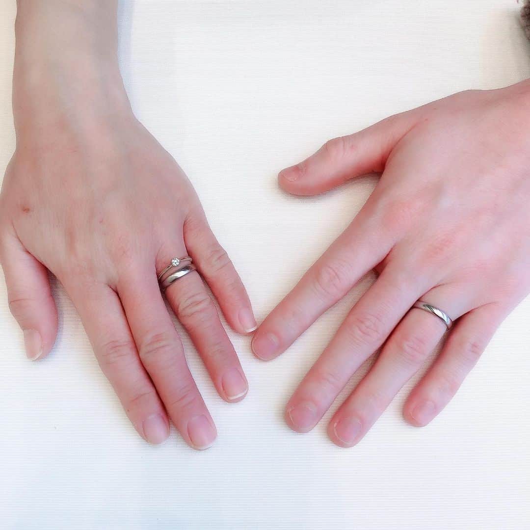 bijouxthreecさんのインスタグラム写真 - (bijouxthreecInstagram)「《AHKAHbridal》 ご婚約指輪にAHKAHのソルティアラウンドリング、ご結婚指輪にロンタンリングをお選び頂いたH様。 イエローゴールドとプラチナの組み合わせがとってもオシャレで素敵でした✨ お二人の幸せそうな雰囲気にこちらも胸が温かくなりました😊 末永くお幸せに🕊 . . . #bijouxthreecbridal #bijouxthreec #ahkah #bridal #engagementring #marriagering #ビジュースリーク #アーカー #結婚指輪 #婚約指輪 #新潟 #古町 #クラッシュアンドカンパニー」3月14日 15時01分 - bijouxthreec