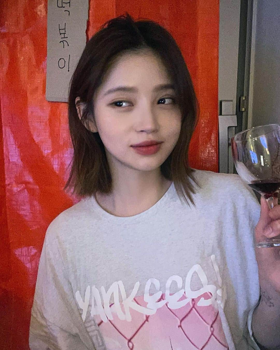 Yoonbitnaのインスタグラム：「요 즘 ^^ 제가 사랑하는 사람들덕에 , 행복해서 감사합니다. 저도 마니 베풀게에에에씀당~❤️」