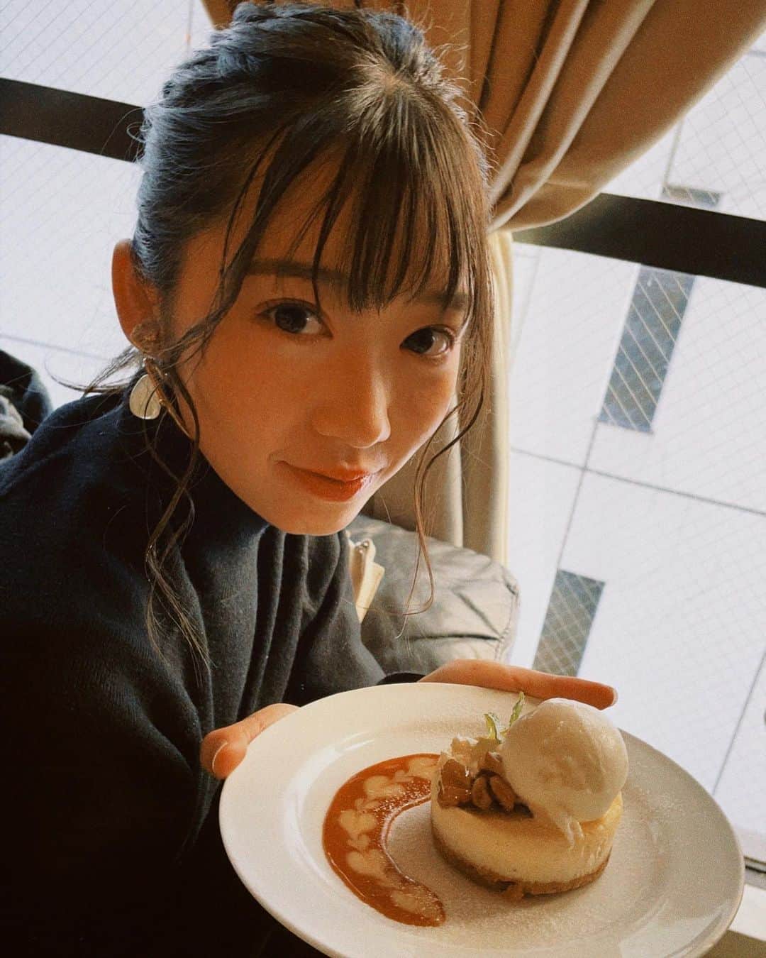 山岸理子さんのインスタグラム写真 - (山岸理子Instagram)「*﻿ ☕️𓂃𓈒𓏸𓍯﻿ ﻿ ﻿ ここのチーズケーキ美味しすぎた！！﻿ ﻿ ﻿ 店内もオシャレで可愛かったなぁ。。🥺﻿ ﻿ ﻿ ﻿ ﻿ #tsubaki_factory﻿ #山岸理子﻿ #カフェ﻿ #andpeoplejinnan #💙💙﻿ #パン好きな子と行ったよ﻿ #今日は風月初日﻿ #fightです ♡」3月14日 15時51分 - riko_yamagishi.official