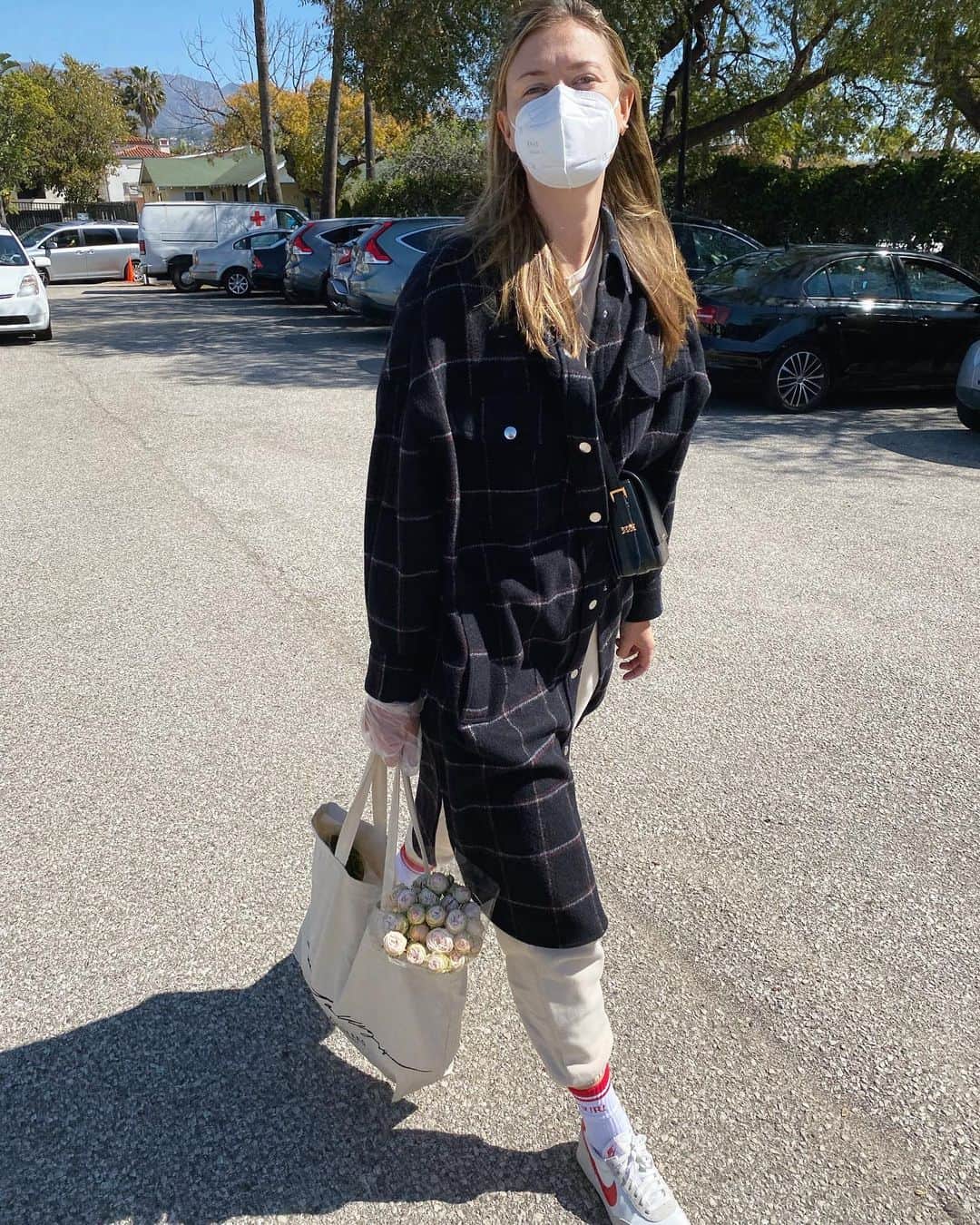 マリア・シャラポワのインスタグラム：「🥬🥦🫑🧄🥑🌷👩🏼‍🌾」