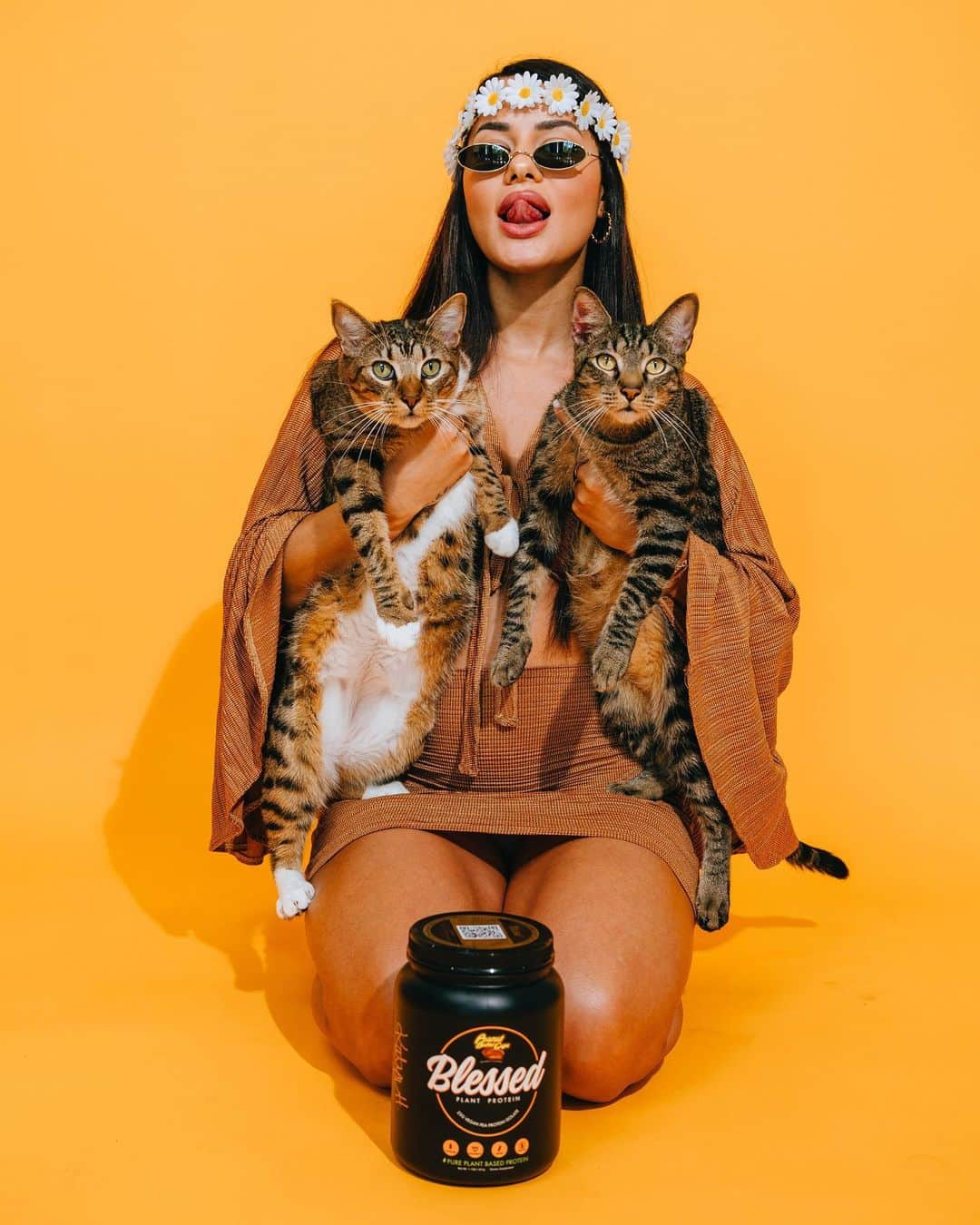 Katya Elise Henryさんのインスタグラム写真 - (Katya Elise HenryInstagram)「I’m not like a regular cat mom... I’m a cool cat mom 😎✌🏽🌼 the new peanut butter cups @blessedprotein has my son’s approval.  - - plant based, gluten free, soy free, no additives, zero bloating. Liiiiiiife. plus so many flavors that are out of this world 😛 use code katya10 on www.ehplabs.com to save $$$」3月14日 9時20分 - katyaelisehenry