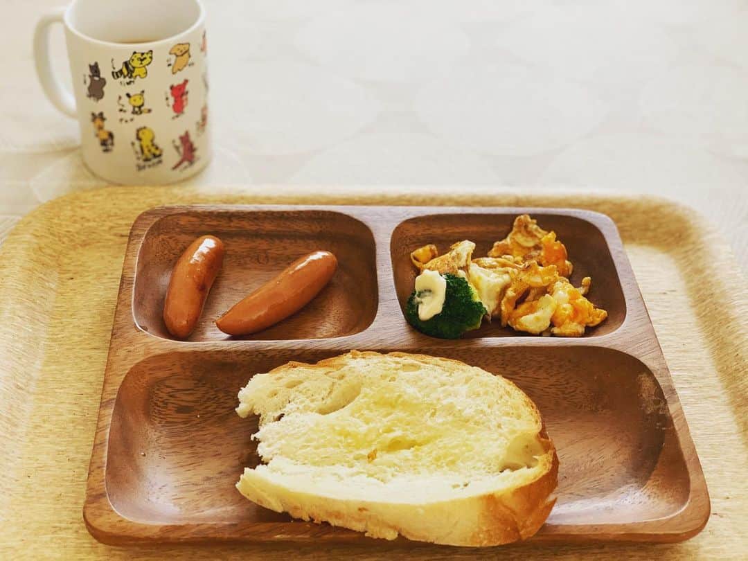 浅越しのぶさんのインスタグラム写真 - (浅越しのぶInstagram)「朝から子供達だけで作ってくれました(^^) ソーセージ落としたり煙モクモクしてたけど、美味しい朝食でした(^^) #子供クッキング#朝食#テニス」3月14日 9時44分 - shinobu_asagoe_official