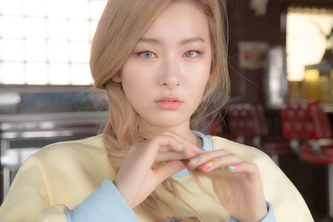 スルギのインスタグラム：「Not at Seulgi getting viral over this ICC teaser photos which was released 6 years ago. 😳  Also, being the most followed SM female artist for Feb 2021 on Instagram.  Yet, SM still doing nothing.」