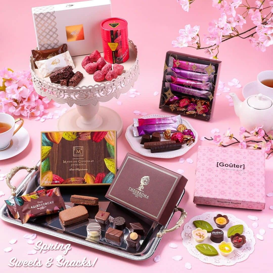 セブン‐イレブン・ジャパンさんのインスタグラム写真 - (セブン‐イレブン・ジャパンInstagram)「＼🌸Spring Sweets＆Snacks！おうちで楽しむ春時間🌸／　　 セブン-イレブンで買える春スイーツ＆スナックで素敵な春時間を🎶 　 春らしい花を表現した可愛らしいショコラ🍫 「グテbyセバスチャン・ブイエ フラワーショコラ」1,200円(税込1,296円)  とろけるようなくちどけ💕　 「テオブロマコレクション ショコラ6個入」800円(税込864円)  人気の焼菓子×ゴディバのチョコの組み合せ🥰 「ゴディバ ショコラロールクッキー & Gキューブ 8個入」1,520円(税込1,641円)  ホワイトチョコを染み込ませた🍓 「セゾンファクトリー チョコいちご」700円(税込756円)  奥深いチョコレート×サクサクサブレ💖 「マジドゥショコラ マジドカカオ」880円(税込950円)  ミルクとダークの2種類のクランチチョコアソート✨ 「ダリケー カカオショコラバー」1,050円(税込1,134円)  セブン-イレブン限定で販売中😻✨ ぜひおうちで春スイーツ＆スナックをお楽しみください💁‍♀️🌱 　　 ─────────────── 食べてみたら【#セブンイレブン】 をつけて投稿してね！　 ─────────────── ●販売地域：全国  #セバスチャンブイエ #テオブロマ #ゴディバ #セゾンファクトリー #マジドゥショコラ #ダリケー #贅沢チョコ #ご褒美チョコ  #ご褒美スイーツ #チョコレート #チョコ #ショコラ #ホワイトデー  #ホワイトデーお返し #ホワイトデーギフト #春スイーツ  #セブンイレブンスイーツ #コンビニスイーツ #コンビニスイーツ  #コンビニ #近くて便利 #セブン #seveneleven  #おうち時間 #stayhome #おうちカフェ」3月14日 12時00分 - seven_eleven_japan