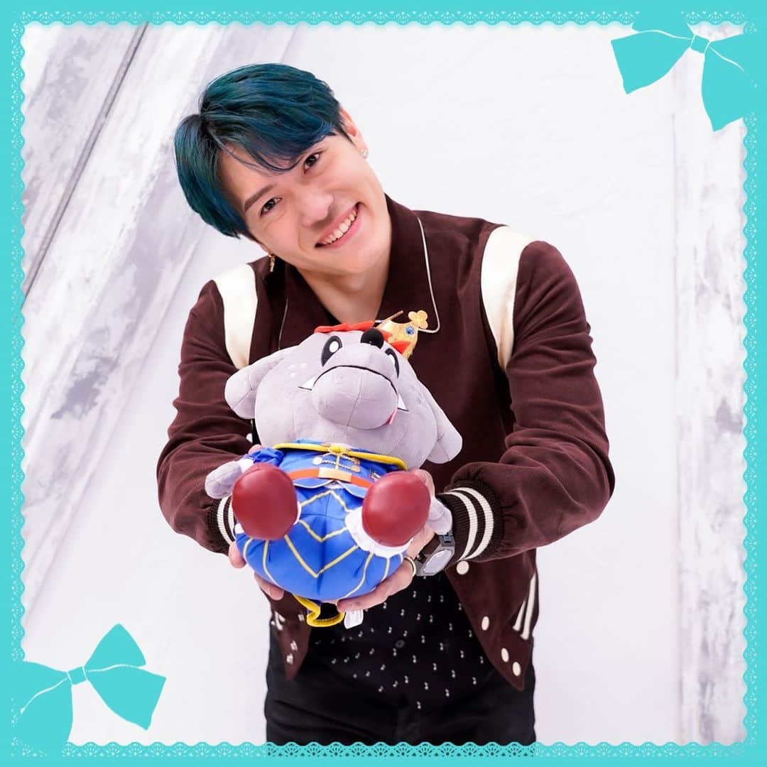 GENERATIONS高校TVのインスタグラム：「裕太からバレンタインのお返しだよ🍬  ＼ハッピーホワイトデー💙／  GENE高を観てくれていつもありがとう！  【本日限定】GENE高公式Twitterで メンバーが持っている王子様ジェネ犬& メッセージつき！メンバーからお返し動画が もらえるプレゼントキャンペーンも実施中💐！  参加してプレゼントを受け取ってね😍❤️  公式Twitter @gene_kou で検索🔍 ----------------------------------- #gene高 #ジェネ高 #generations高校tv #gene #generations #ジェネ #ジェネレーションズ #generationsfromexiletribe #ldh #白濱亜嵐 #片寄涼太 #数原龍友 #小森隼 #佐野玲於 #関口メンディー #中務裕太 #ジェネ犬 #ホワイトデー #whiteday」