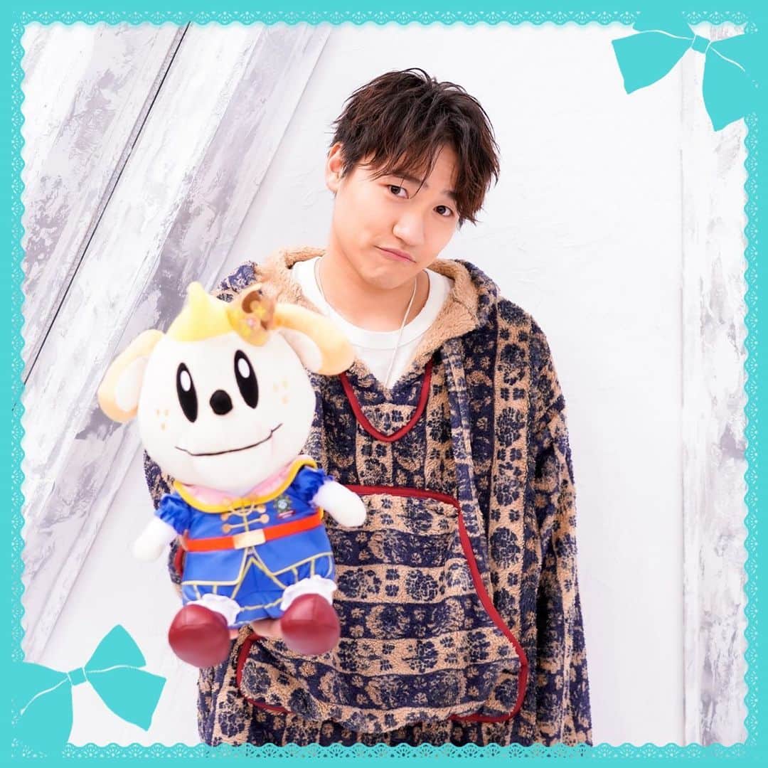 GENERATIONS高校TVのインスタグラム：「隼からバレンタインのお返しだよ🍬  ＼ハッピーホワイトデー💙／  GENE高を観てくれていつもありがとう！  【本日限定】GENE高公式Twitterで メンバーが持っている王子様ジェネ犬& メッセージつき！メンバーからお返し動画が もらえるプレゼントキャンペーンも実施中💐！  参加してプレゼントを受け取ってね😍❤️  公式Twitter @gene_kou で検索🔍 ----------------------------------- #gene高 #ジェネ高 #generations高校tv #gene #generations #ジェネ #ジェネレーションズ #generationsfromexiletribe #ldh #白濱亜嵐 #片寄涼太 #数原龍友 #小森隼 #佐野玲於 #関口メンディー #中務裕太 #ジェネ犬 #ホワイトデー #whiteday」
