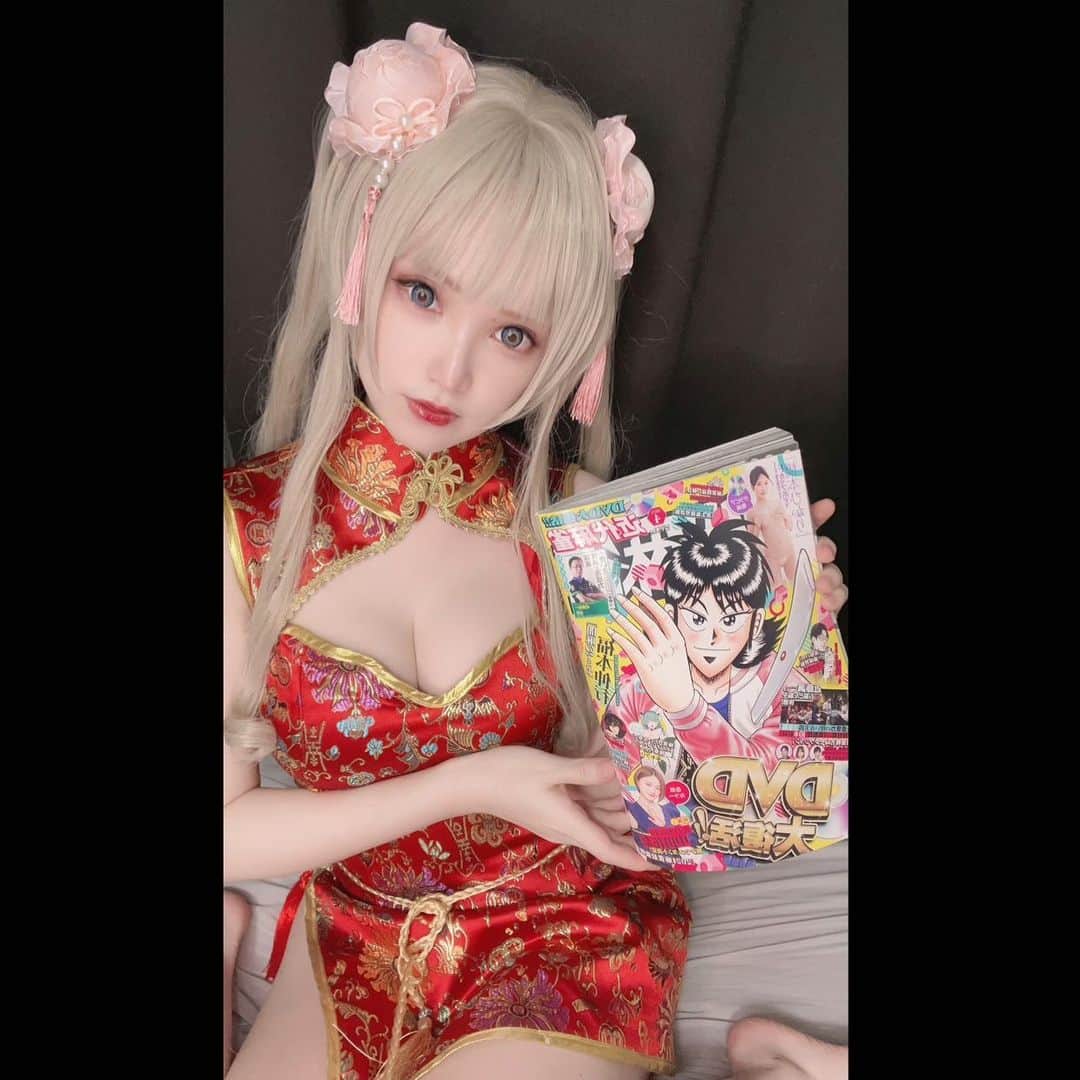 赤木クロのインスタグラム：「近代麻雀さん今月号に私が描いた漫画が載ってます！ ぜひ読んでください🎶 ゲットしたツイートやアンケートも書いてくれたら嬉しいです🐼  コンビニ、Amazonやヨドバシ通販にもあります！   #anime #animegirl #animejapan #animeworld #japan #japanesegirl #日本 #サブカル #漫画 #comic #cos #cosplay #cosplayer #cosplaygirl #cosplayers #コスプレ #コスプレイヤー  #gravure  #lingerie  #일본여자 #코스프레 #그라비아 #角色扮演　#近代麻雀　#麻雀 #麻雀女子」