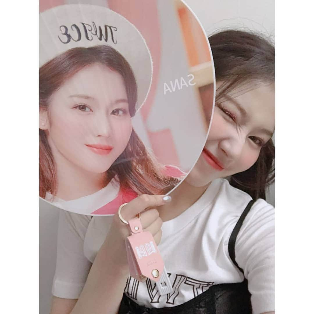 サナさんのインスタグラム写真 - (サナInstagram)「Send love to our girls ❤ ーーーーーーーーーー Follow > @sana.twice.kr < . @twicetagram #TWICE#트와이스#ONCE#Sana#사나 #Nayeon#나연#Jeongyeon#정연#Momo#모모#Jihyo#지효#Mina#미나#Dahyun#다현#Chaeyoung#채영#Tzuyu#쯔위」3月14日 12時32分 - sana.twice.kr