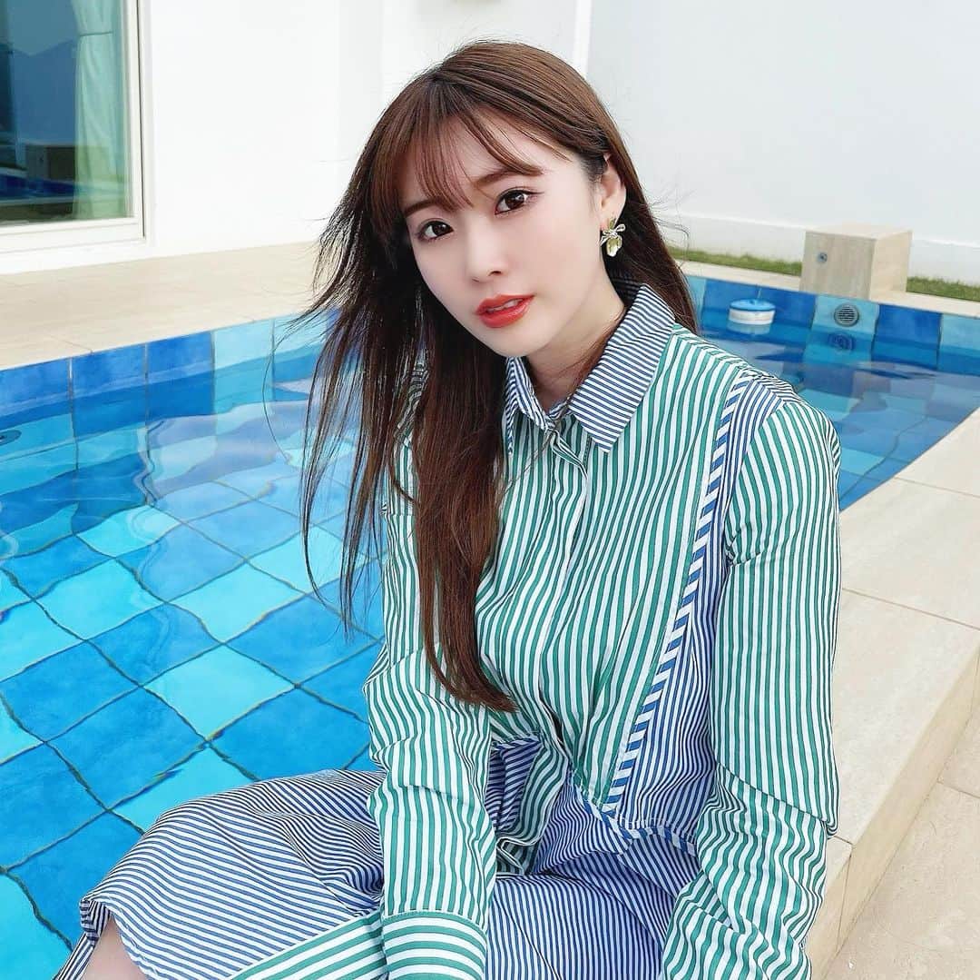 藤川沙弥のインスタグラム：「お仕事で初めての宮古島🌴🌺 空気も空も海も綺麗で癒される🐋🐚  その前に美容spotまとめ✏️ 先日、気になっていた脳洗浄を初体験💆🏻‍♀️✨ ハンドマッサージで全然痛みもなく むしろ最後はうとうと…😪💤 そして終わったらこんなにサイズダウン‼︎ 2枚目にbefore→afterを載せてます📸 普段の生活でこんなにも 骨が広がってるのかと思うと怖い🥶笑 定期的なメンテナンスが大切だと実感🥺 20分無料体験もあって 3月中に4回コースを予約すると 特別料金になるみたい🧸🌈  マツエクは @teenkarbel 🧚🏻‍♀️ 上下付けれるだけお任せ♡ カラコンは @onlinecontact で エバーカラーワンデーシリーズを👀」