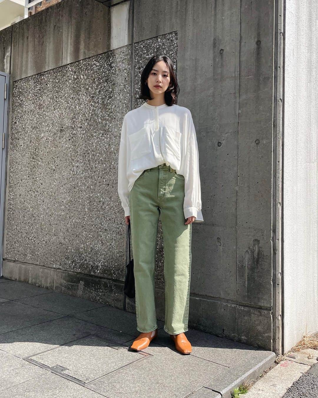 MOUSSY SNAPさんのインスタグラム写真 - (MOUSSY SNAPInstagram)「#MOUSSYSNAP @sasakishihomsy 168cm MOUSSY designer ㅤㅤㅤㅤㅤㅤㅤㅤㅤㅤㅤㅤㅤ ・PLAIN JEANS COLOR STRAIGHT(010ESA12-1160) 全国のMOUSSY店舗・SHEL'TTER WEBSTOREにて3月19日(金)より発売開始。 発売に先駆けWEBストアでは入荷リクエストを受付中。 ㅤㅤㅤㅤㅤㅤㅤㅤㅤㅤㅤㅤㅤ ・W POCKET OVER SHIRT(010ES230-1960)*1 SHEL'TTER WEBSTOREにて先行発売中。 全国のMOUSSY店舗では3月26日(金)より発売予定。 ㅤㅤㅤㅤㅤㅤㅤㅤㅤㅤㅤㅤㅤ ・SQUARE TOE LOAFERS(010ESW52-0310) 全国のMOUSSY店舗・SHEL'TTER WEBSTOREにて発売中。 ㅤㅤㅤㅤㅤㅤㅤㅤㅤㅤㅤㅤㅤ *1／店舗により入荷日が異なります。 マルイ店舗：3月15日(月) 札幌パセオ店：3月17日(水) ルミネ店舗：3月19日(金) 京都ポルタ店、天王寺MIO店：3月25日(木) ㅤㅤㅤㅤㅤㅤㅤ ㅤㅤㅤㅤㅤㅤㅤㅤㅤㅤㅤㅤㅤㅤㅤㅤㅤㅤㅤ #MOUSSY #MOUSSYPLAINJEANS #MOUSSYJEANS」3月14日 13時19分 - moussysnap