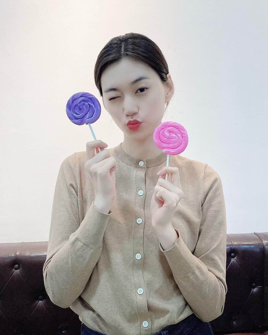 キム・ドヨンのインスタグラム：「[EVENT🎁] 위키미키 WekiMeki 달콤 가득 어떤 사탕을 골랐을까요?🍭 EVENT 안내🧡」