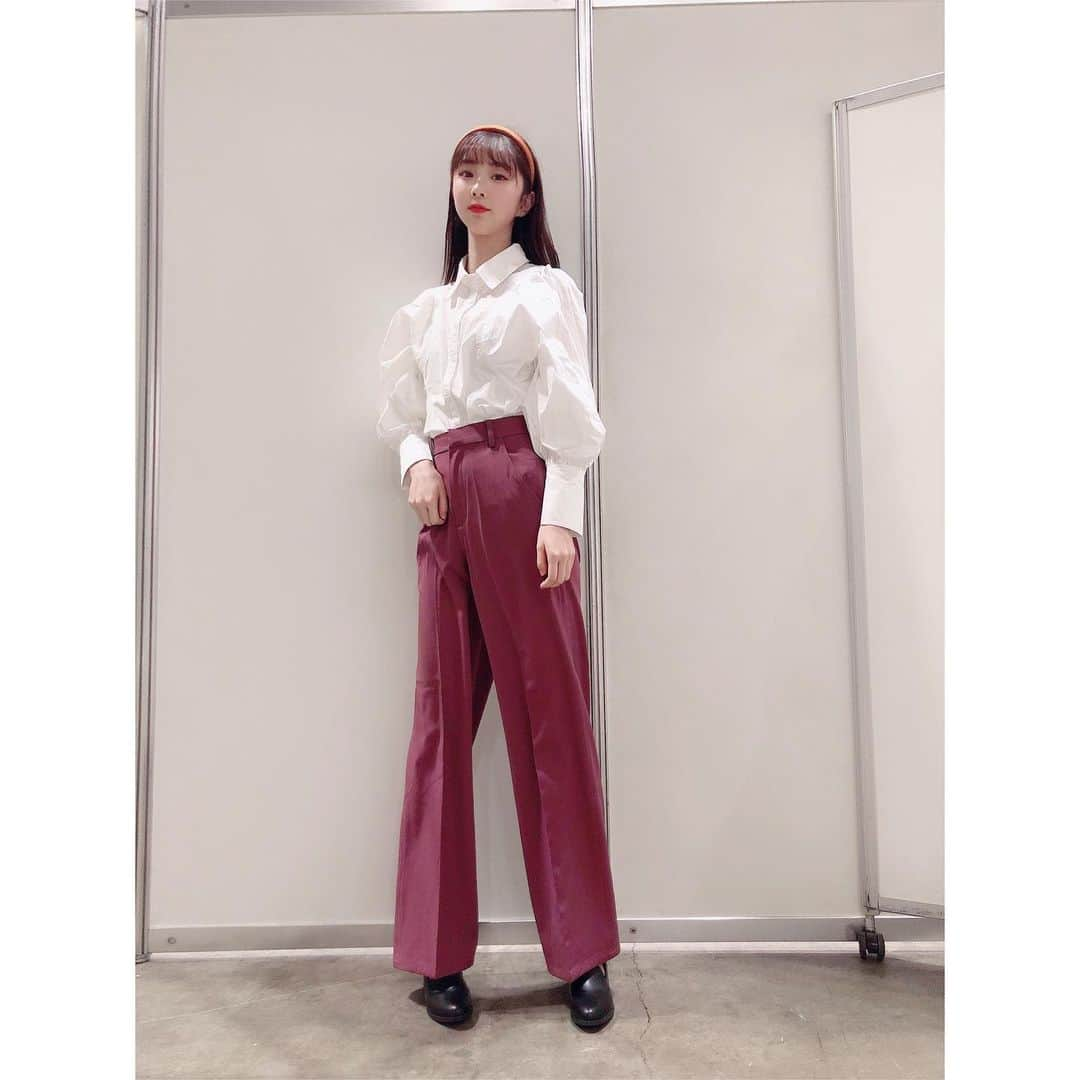 岡田梨奈さんのインスタグラム写真 - (岡田梨奈Instagram)「お久しぶり投稿。 本日は全身グレイルコーデでございます。 珍しい系統です。 #akb48 #オンライン #お話し会 #岡田梨奈 #おかりな #グレイル #grl #ブラウス #ホワイト #パンツ #パープル #カチューシャ」3月14日 14時28分 - okarina_111