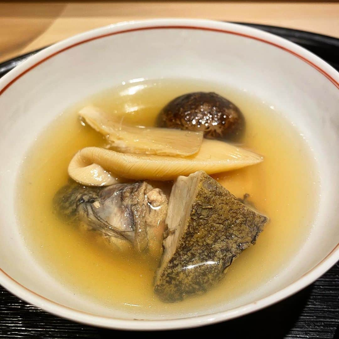 亀田興毅さんのインスタグラム写真 - (亀田興毅Instagram)「もう何度訪問したことだろう。和食の頂に立つ名店「樋口」。常に進化を諦めない姿勢に感服… ケンカばり強い!! #食べログ 4.27 #かめログ (メーター振り切ってる) #神宮前 #樋口 #贅の極み #最後の豪傑 #亀田興毅 #肉王への道」3月14日 14時29分 - kokikameda