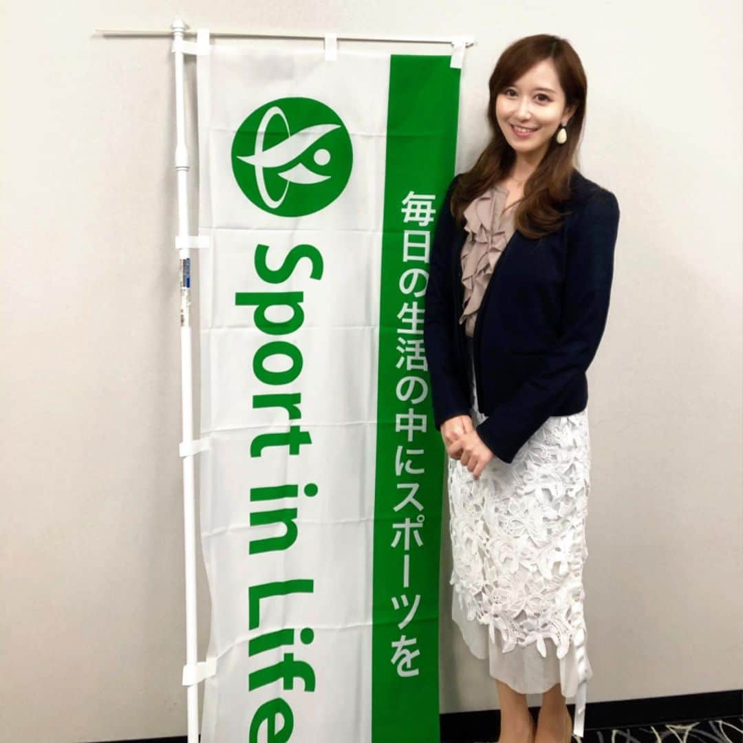 福田友理子のインスタグラム：「* * 先日、スポーツ庁のプロジェクト『Sport in Life』のMCをさせていただきました⚽️🏃‍♀️🏀🏋️‍♂️⚾️ * 一人ひとりがスポーツを楽しみ、健康になったり、毎日をいきいきと過ごせるようになったりと、活力ある生活を後押しするプロジェクトです。 * 会場では、オリンピック金メダリストでスポーツ庁長官の室伏広治さん達によるトークセッションがおこなわれ、 * 健常者・障害者関係なく、誰でも楽しめるスポーツの実現や、 * リアルとバーチャルをMIXさせたスポーツの必要性なども議論され、とても意義深い総会でした✨ どうもありがとうございました✨ * * #スポーツ #sports #mc #アナウンサー #女子アナ #企業研修講師 #スピーチトレーナー #プレゼン #プレゼンテーション #トーク #パーソナルカラー #イメージコンサルタント #フードアナリスト」