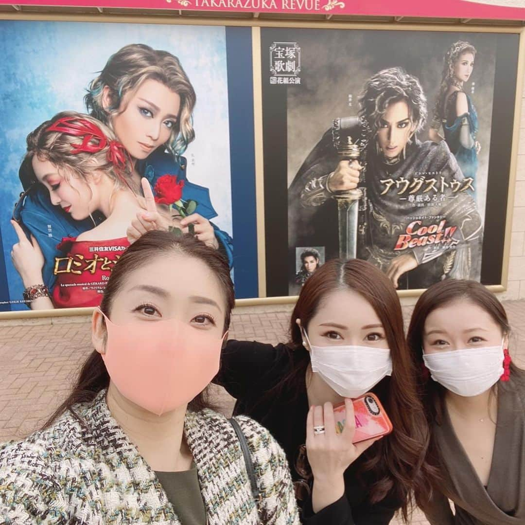 近藤英恵さんのインスタグラム写真 - (近藤英恵Instagram)「感無量👏ロミオとジュリエット遠征のきろく💙❤️なにかと事件が起こって爆笑の旅😂  #星組観劇#🌟#💙#ロミオとジュリエット#ムラ遠征#大好きなお友達と#超楽しかった#最高の旅#happy#🌈#命の洗濯#bravo#👏#どえらいもんを見た#🤗」3月15日 0時11分 - hanachan93