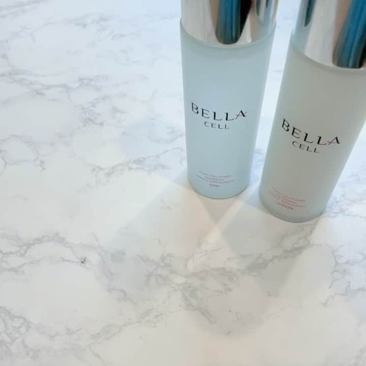 manamiのインスタグラム：「🧖🏼‍♀️✨ ・ ・ 【BELLA CELL SKIN&LOTION】  続いて、前回のSKINの後に使用するLOTION🧴✨ ローションって名前やけど乳液やねん🥳  ☑️潤い保湿 ☑️シワ改善 ☑️美白効果 ☑️鎮静作用  軽めのテクスチャーでよく伸びて しっとりもちもち肌になるよ✨  🧴ご購入は @nichirich_official から 見てみてね🥰✨  #bellacell #スキンケア #ninaricci #ニッチリッチ #韓国コスメ #韓国コスメレビュー #韓国コスメ通販 #韓国コスメサイト #韓国スキンケア #韓国コスメ大好き #韓国コスメ好きな人と繋がりたい #スキンケアマニア #スキンケア用品 #美白ケア #鎮静 #スキンケア好きさんと繋がりたい #スキンケア紹介 #アンバサダー #アンバサダー募集 #インフルエンサー #美容好きな人と繋がりたい」