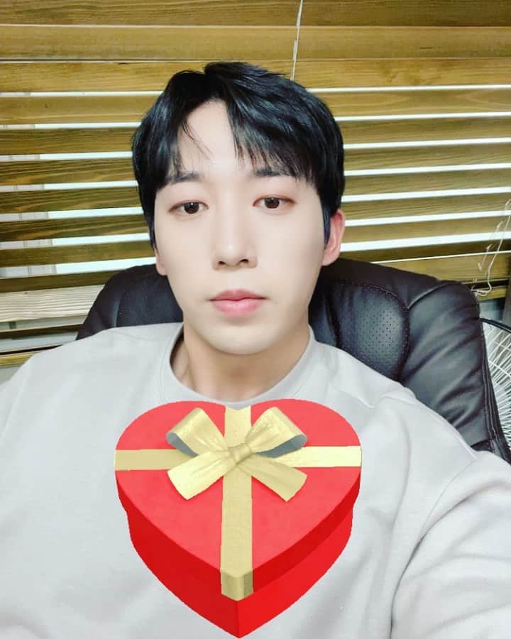 フンのインスタグラム：「Happy white day!🍭 for kissme☺️」