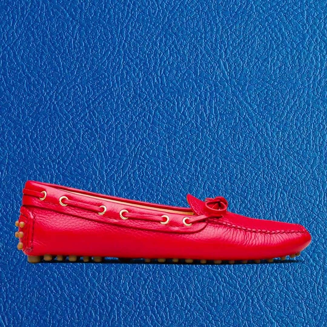 カーシューのインスタグラム：「@carshoe has been designing and manufacturing shoes since 1963 to give your look a touch of elegance and originality. Discover the full driving shoes collection in soft grained leather online.  #TheOriginalCarShoe」