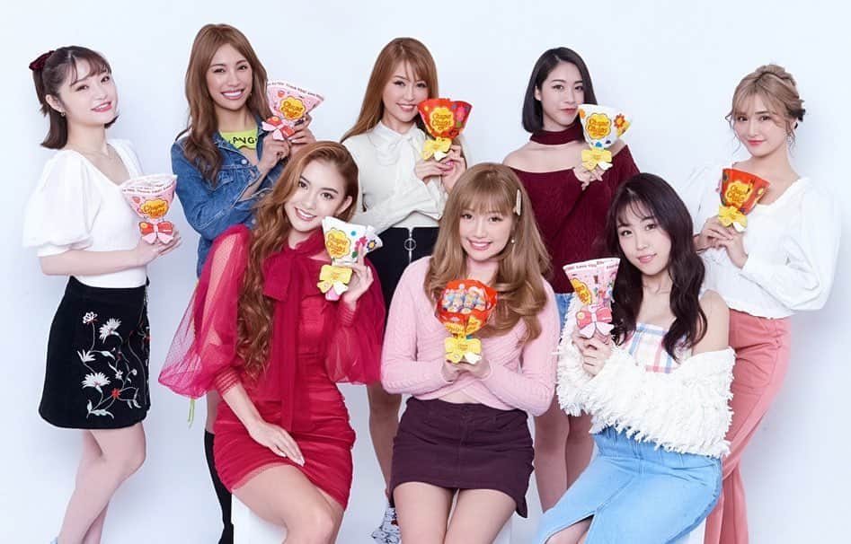CYBERJAPAN Staffのインスタグラム：「💖HAPPY WHITE DAY 2021💖  2021年もホワイトデーギフトはチュッパチャプスのフラワーブーケに決まり！🌷  毎年いろんなカラーやパッケージが発表され、キュンキュンさせられるフラワーブーケ！💗  ▶️ https://t.co/dDw2S6W5cZ  #cyberjapan #サイバージャパン #ホワイトデー」