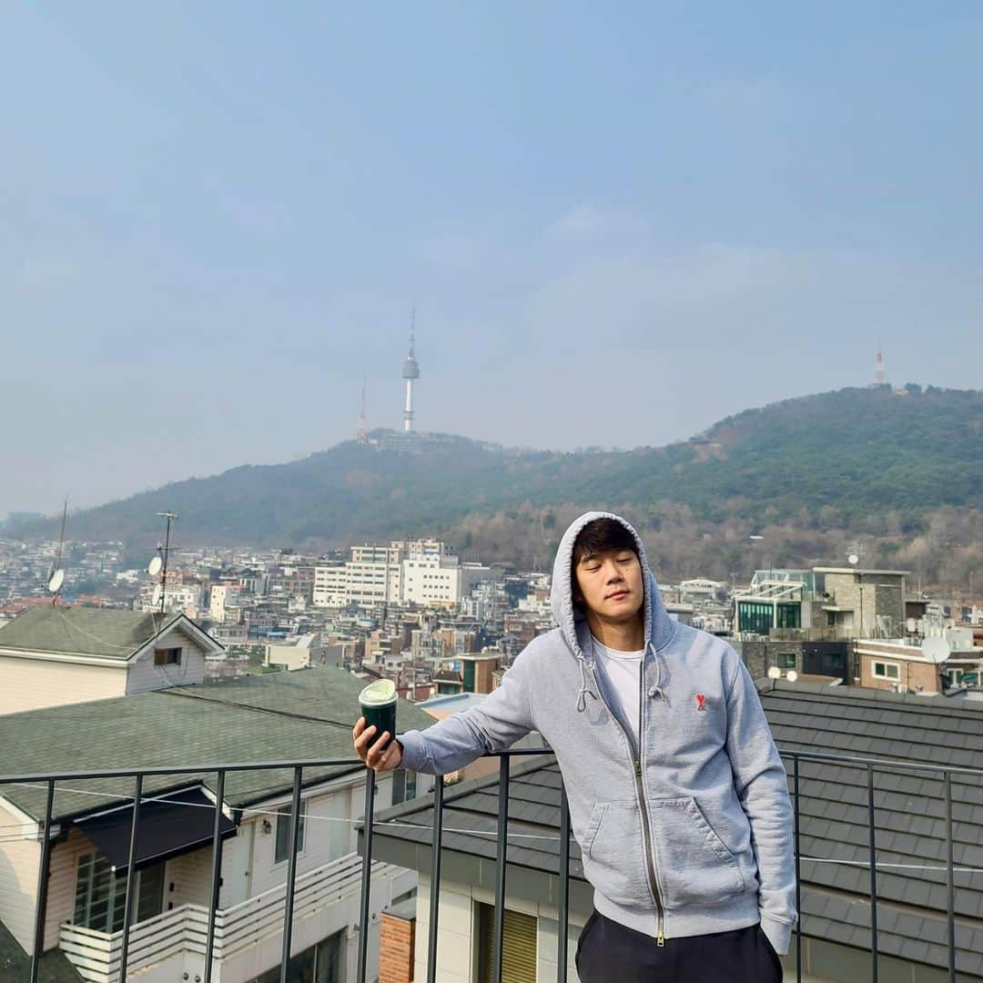 ハ・ソクジンさんのインスタグラム写真 - (ハ・ソクジンInstagram)「#일요커피☕️🌇」3月14日 17時12分 - haseokjin