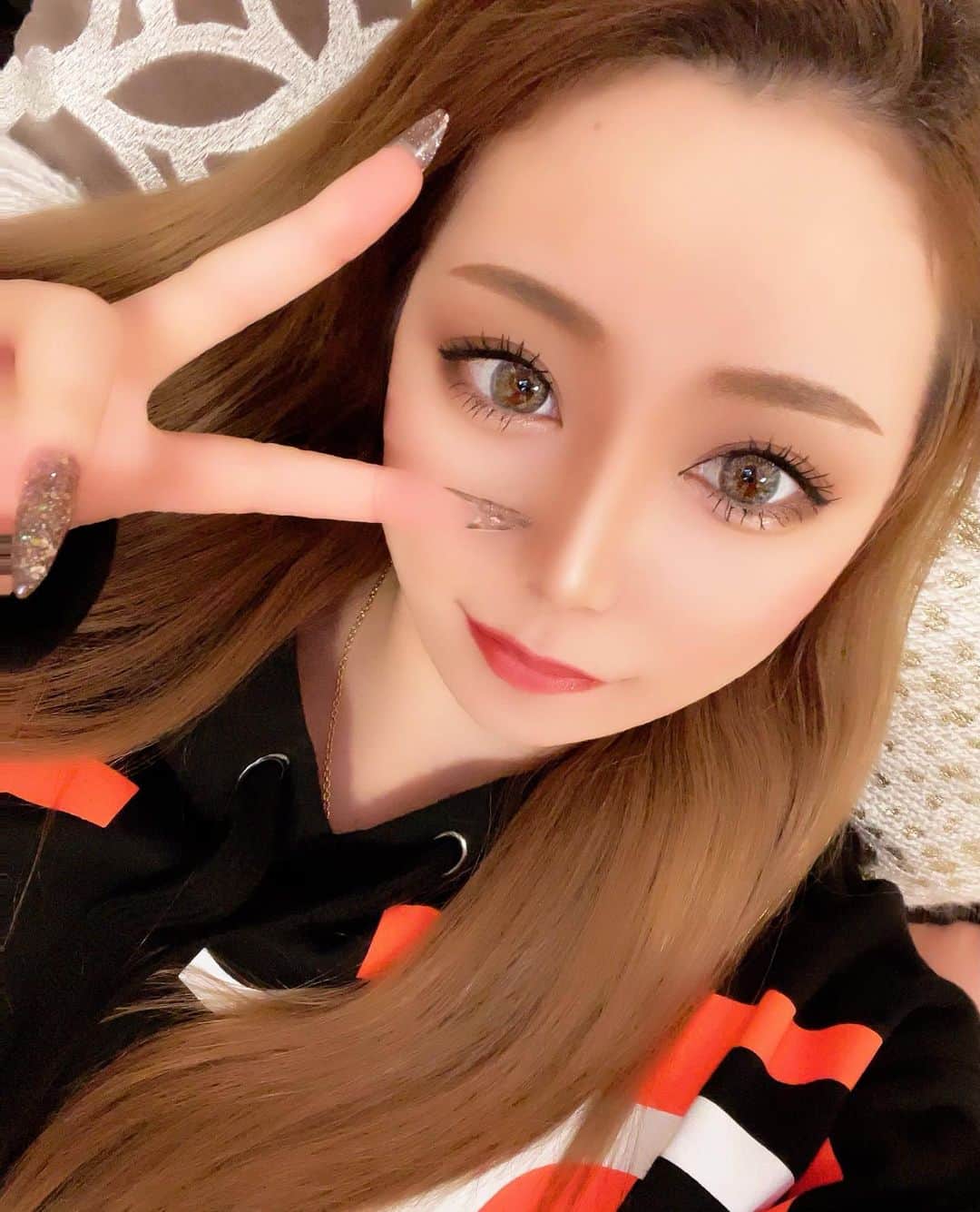 HIMEKAのインスタグラム：「. . おはよ☀️ ゆっくりな日曜日🧡 そろそろ旅行行きたい✈️ . . #日曜日」