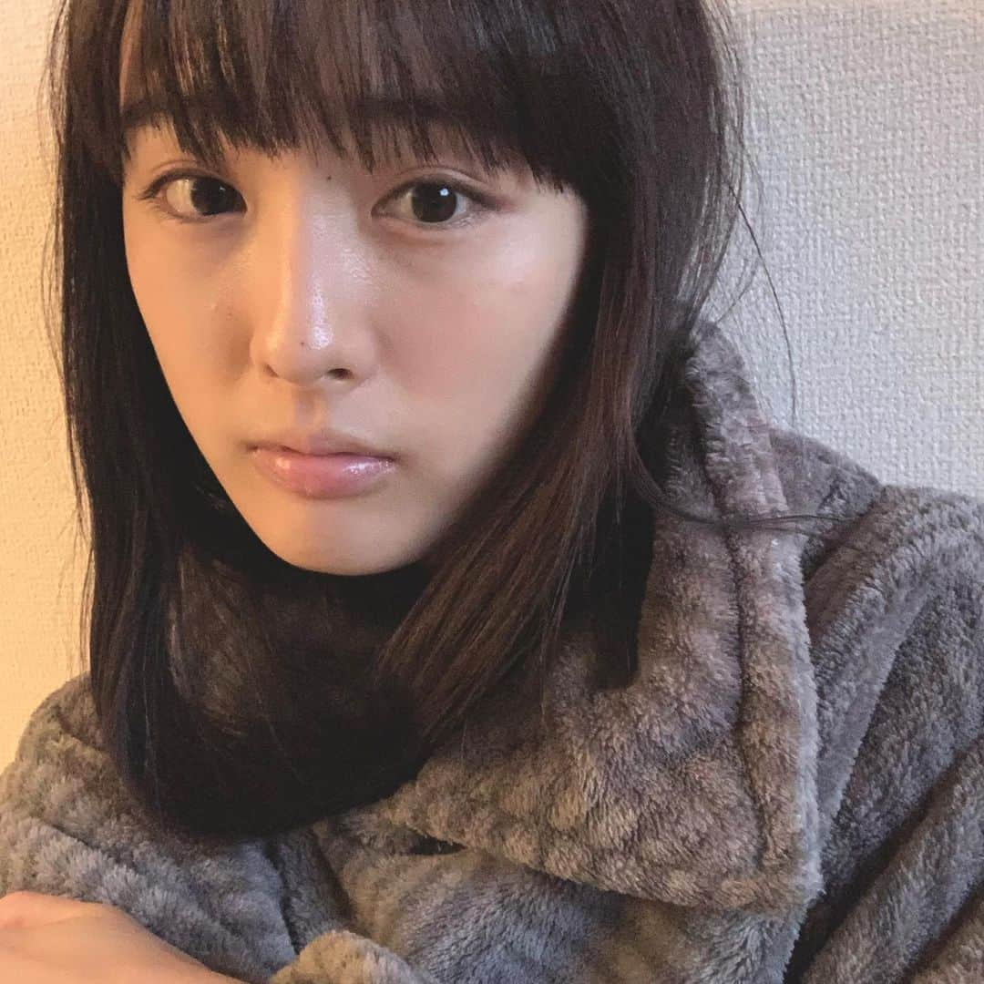 大友花恋さんのインスタグラム写真 - (大友花恋Instagram)「本読んでるうちにお昼寝してて、気がついたら夕方。 贅沢な日曜日です☀️」3月14日 18時24分 - karen_otomo