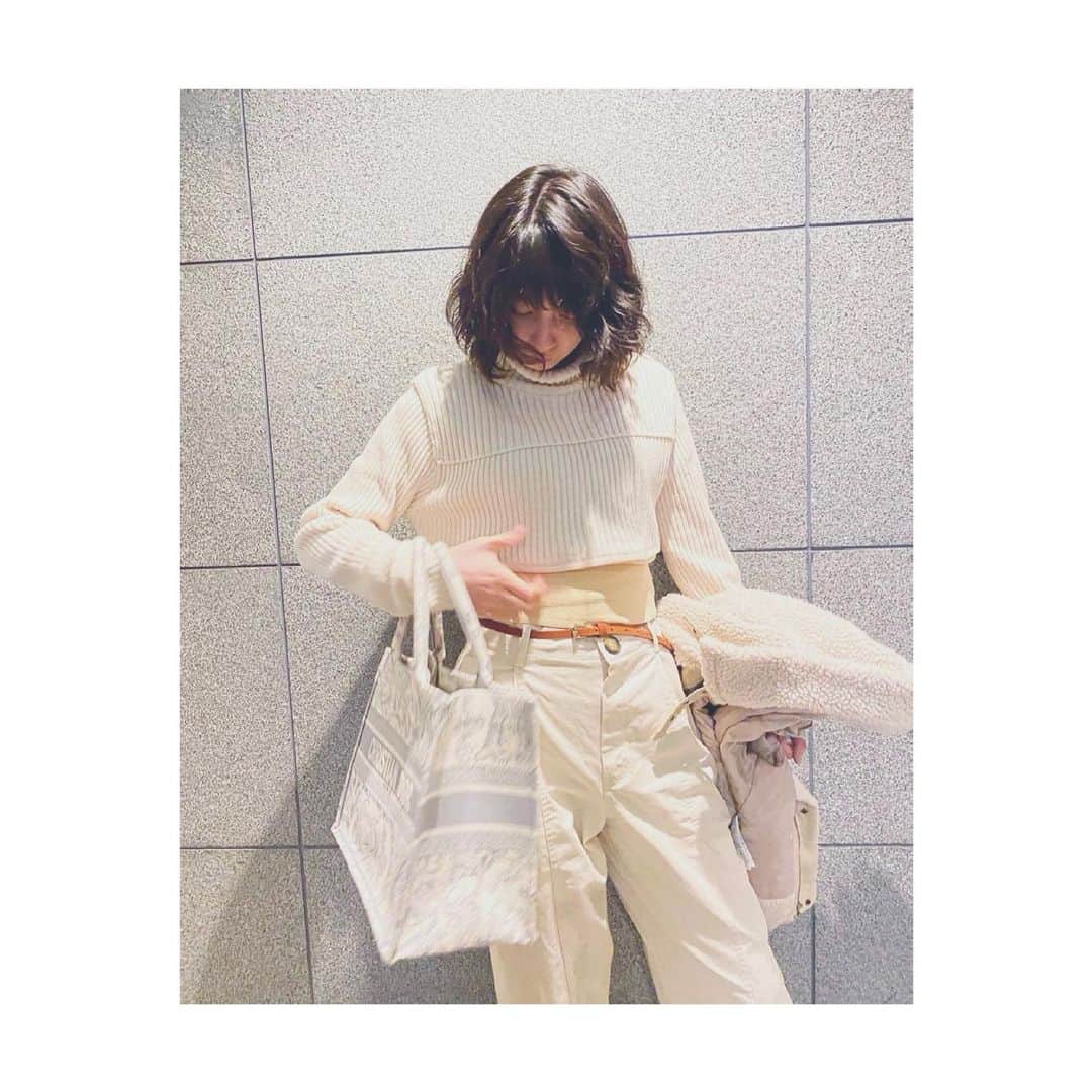 のん（能年玲奈）さんのインスタグラム写真 - (のん（能年玲奈）Instagram)「クリスマスソングのMV時に着たワンピースを切ってみました✂️ #アップサイクル #リメイク」3月14日 18時45分 - non_kamo_ne