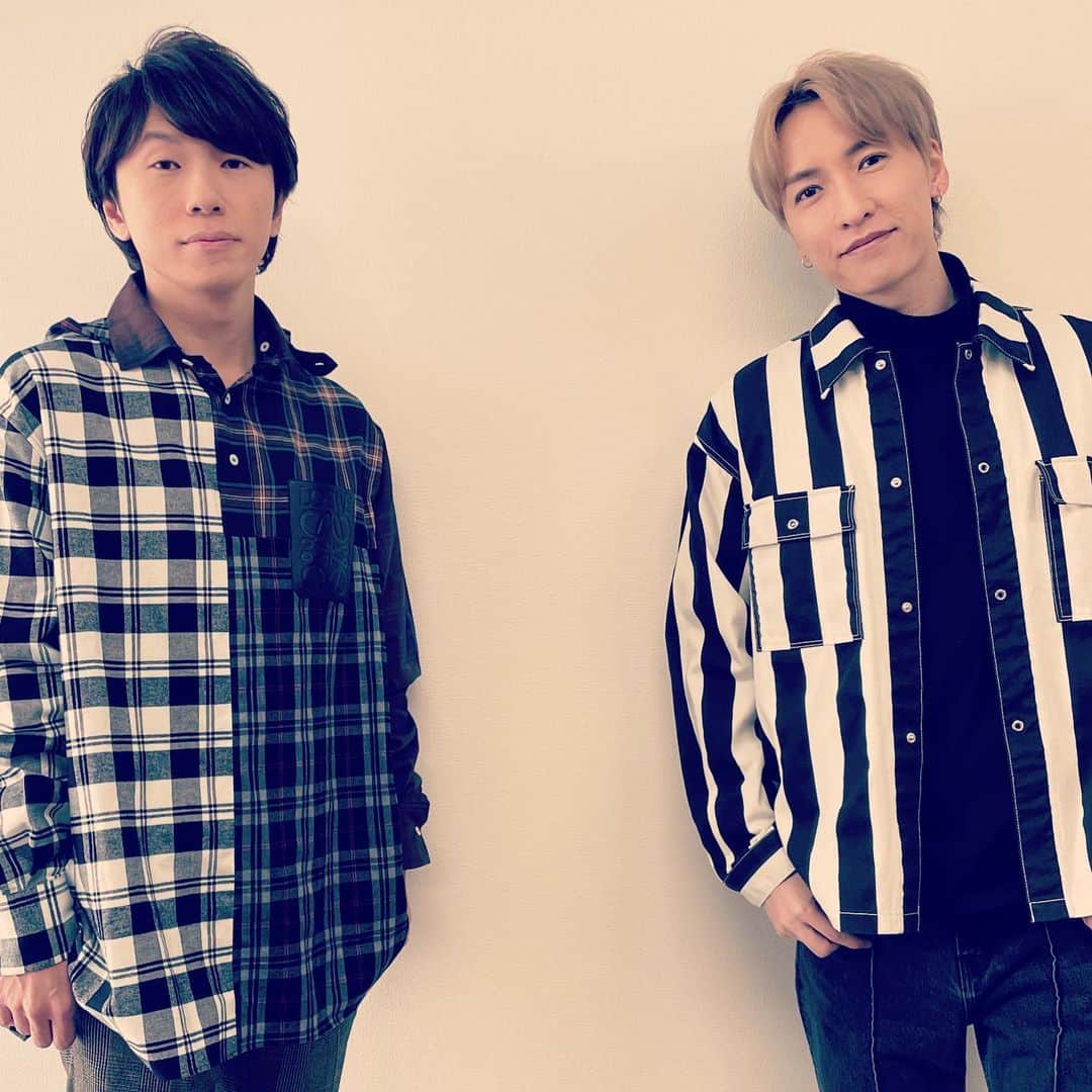 古市憲寿のインスタグラム：「w-inds.20周年おめでとうございます！  慶太くんとは人狼したりクラブハウスしたりしてましたが、この前初めてきちんと対談しました。その長い記事はまた今度でる雑誌に載るんだけど、はじめての記念写真を載せておきます。  お気に入りプレイリスト（の一部）を見てもらえばわかるように、気がつけば20年ずっと聞いてきました。特に飛行機系、旅立ち系の歌が好き笑。  20年活動を続けてくれるw-inds.を好きになったファンは幸せだし、いろんな実験を繰り返しても一緒に歩いてきてくれるファンを持ったw-inds.も本当に幸せだね。  これからオンラインライブを観る！  #w_inds #w_indsbeautiful20th #20xxthemuseum」