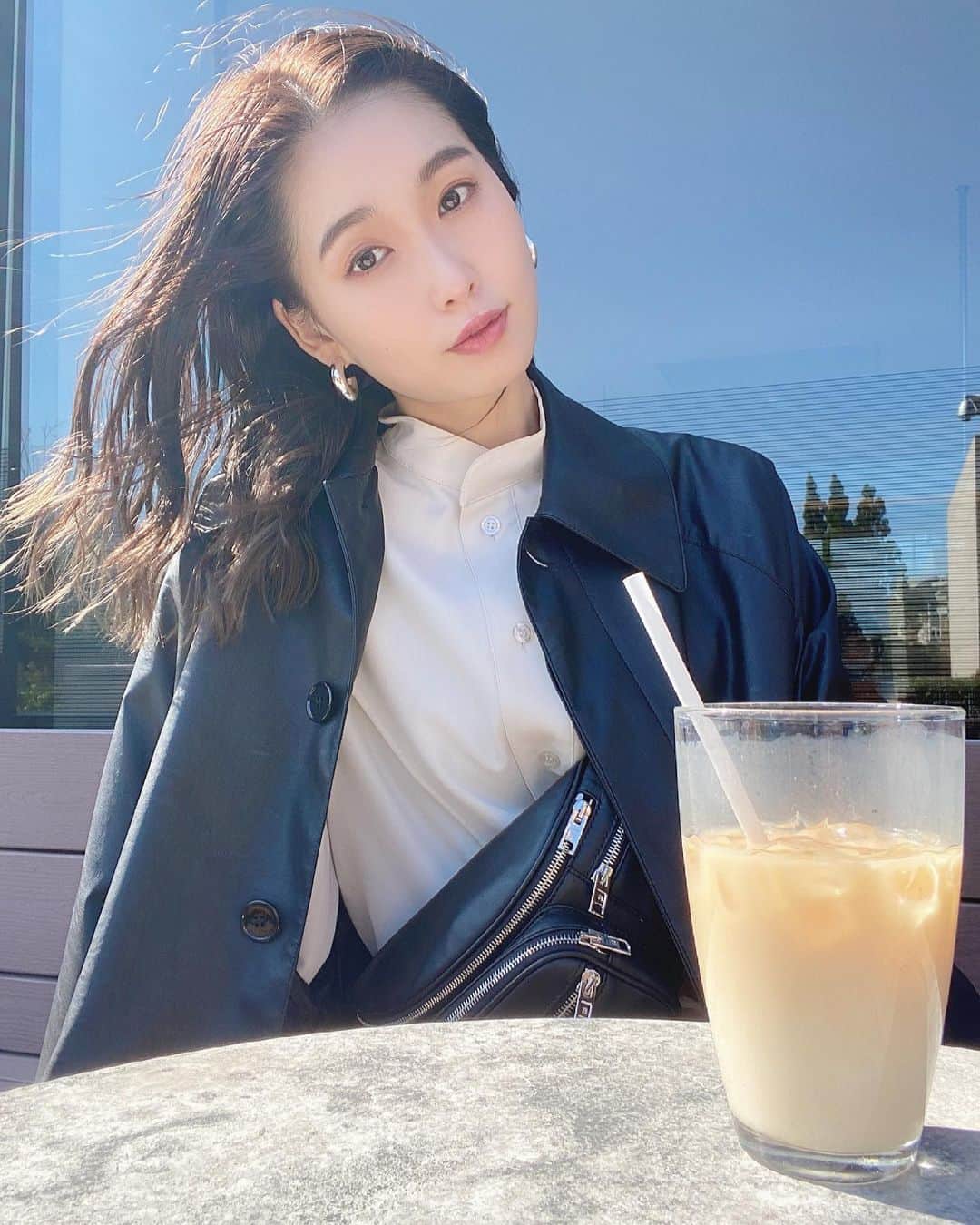谷川りさこのインスタグラム：「今日は ホワイトデーでしたね！ 皆様いかがお過ごしでしたか？ そんなこんなんで、 最近お気に入りの ピアス @tres__collection  シルバーはカジュアルに 合わせやすくてほぼ毎日 つけてるよん！  #accessory  #pierce #silver #spring  #chill」