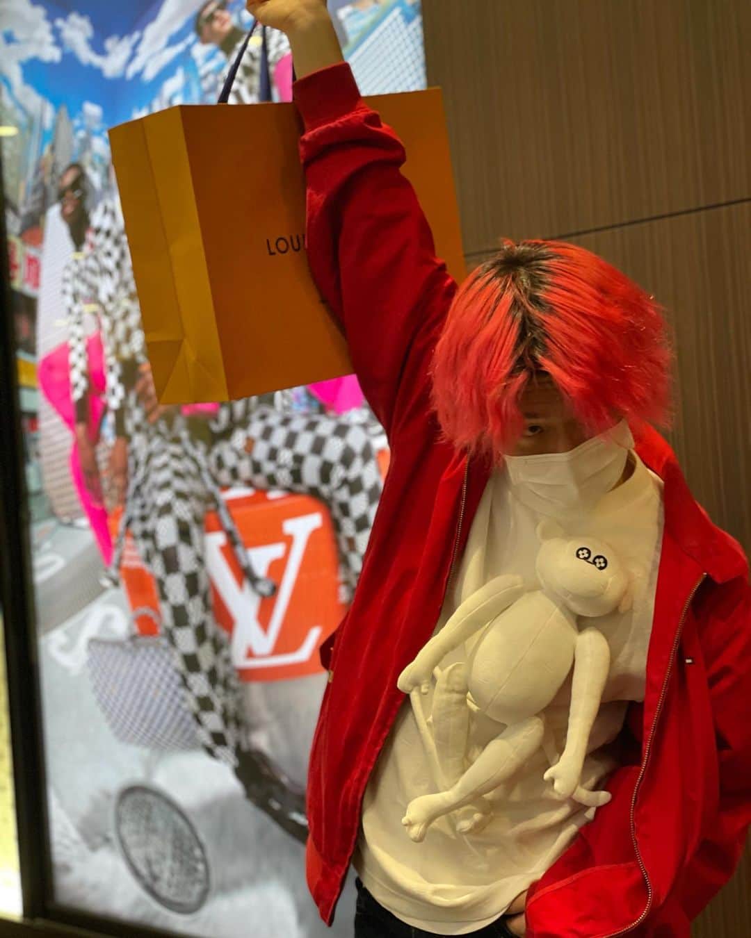 どば師匠のインスタグラム：「私が来た。  #レイクレ #どば師匠 #どば #lazyliecrazy #youtube #youtuber #ユーチューブ #ユーチューバー #インスタ映え #映え #赤髪 #赤 #韓流 #韓流スター #塩顔 #塩顔男子 #instagram #instalike #instagood #ふぉろーみー #フォロー募集」