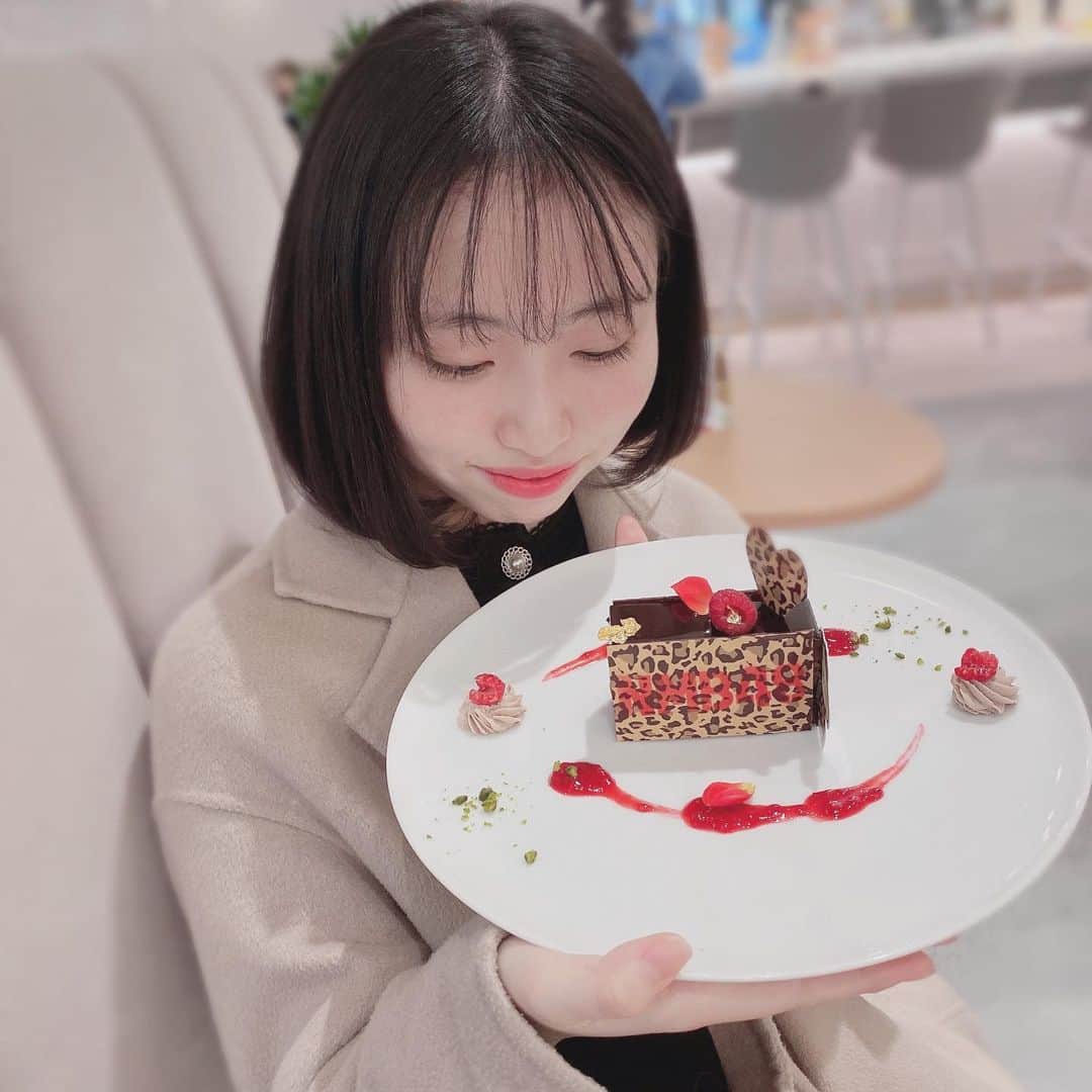 北村真菜のインスタグラム：「ポムポムプリンカフェに行ってきました💛  ポムポムプリン×NMBメニュー美味しかったです😋  コラボメニュー以外にも素敵なメニューが沢山ありました😊   #ポムポムプリンカフェ #ポムポムプリン #nmb48 #おしゃれカフェ #梅田カフェ」