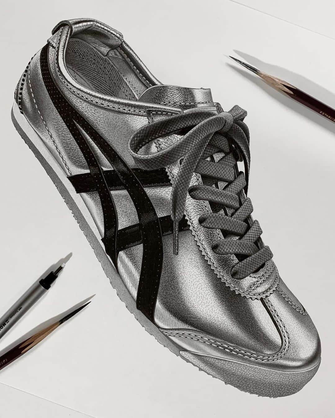 大森浩平のインスタグラム：「Pencil Drawing a shiny Sneaker. 鉛筆でスニーカーを描きました。  Uploaded a making video in YouTube. Link URL is in my profile. YouTubeに制作過程をアップしました。 プロフィールのURLから！  Please check out ↓ YouTube ▷ 大森 浩平 - Kohei Ohmori Twitter ▷ kohei6620  Request by @onitsukatigerofficial Shoes：Onitsuka Tiger (MEXICO 66)  #スニーカー #sneakers #靴 #shoes #オニツカタイガー #onitsukatiger #pencildrawing #drawing #hyperrealism #realism #illustration #metallic #artwork #sketch #dessin #art #スーパーリアリズム #イラスト #デッサン #アート #鉛筆画 #写実画 #絵」