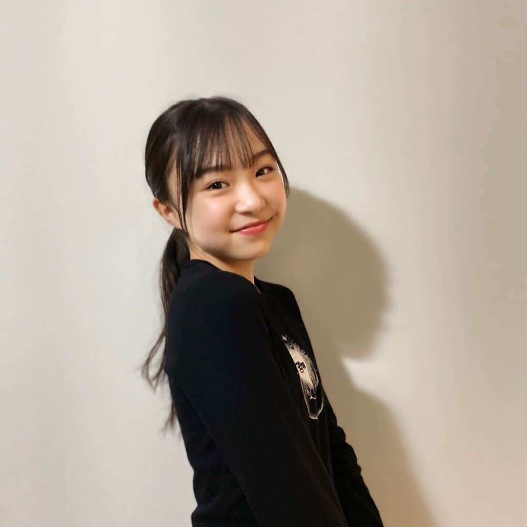 新井美羽のインスタグラム：「. もうすぐ中学3年生になります！😆﻿ ついこの間、入学したのに！と、﻿ とても時間の流れを早く感じます…🤭﻿ 中学3年生も楽しむぞ〜🎌  #新井美羽 #トップコート」