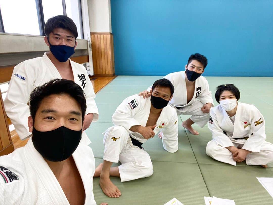 羽賀龍之介のインスタグラム：「初めてのオンライン柔道教室 My first  online judo clinic. 明日から天理合宿。量を積むぞ。」