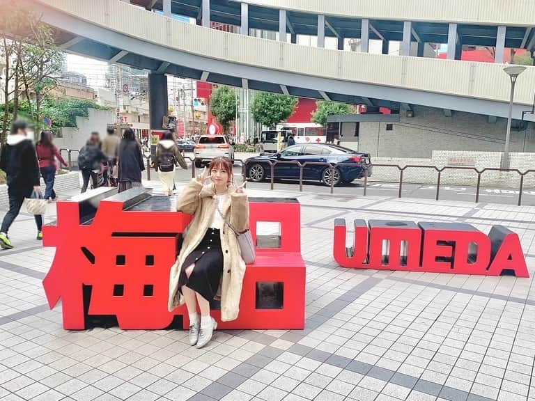廣川奈々聖のインスタグラム：「どうしてもここで撮りたくて﻿ 友達に撮ってもらった！🐕 笑﻿ ﻿ ﻿ そしたら、この様子をたまたま近くで見てたっていうファンの子からDMがきてめちゃめちゃ恥ずかしい気持ちになった🐕 こんなことあるんや、、﻿笑 ﻿ ﻿ ﻿ ﻿ #大阪 #梅田駅」