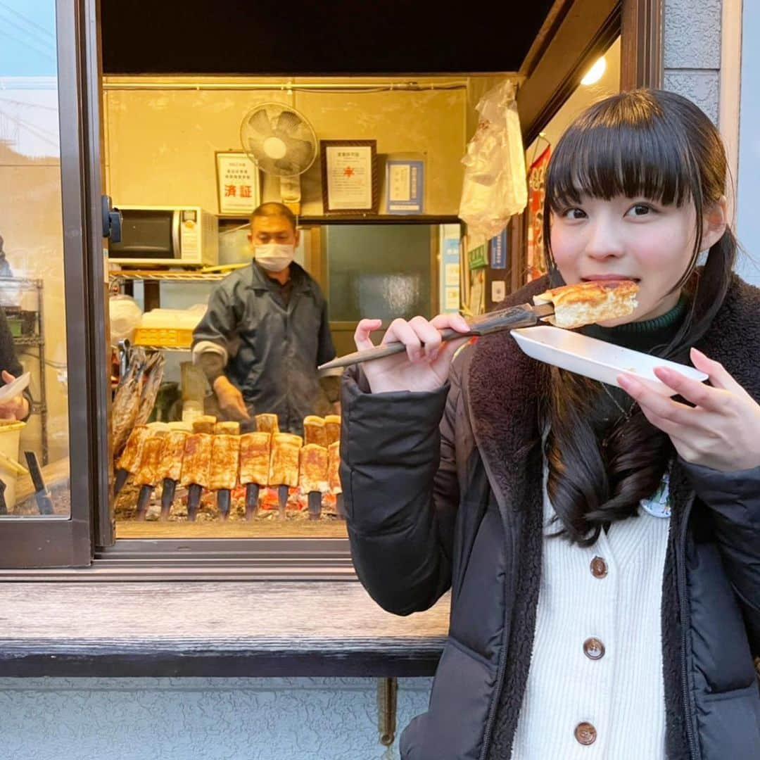 寺嶋由芙さんのインスタグラム写真 - (寺嶋由芙Instagram)「普代村名物「さっちゃん田楽」🍢 ・ お店の皆さまとぱちり(ﾟωﾟ)ニンニクの効いたお豆腐がほくほくで幸せでした！ ・ #gotoニッポン #岩手県 #普代村 #ゆっふぃー #アイドル #東海テレビ #田楽 #idol #japaneseidol #ご当地グルメ」3月14日 23時26分 - yufu_terashima